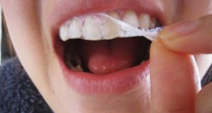 Miếng dán trắng răng crest 3d white sử dụng đơn giản chỉ bằng 4 bước